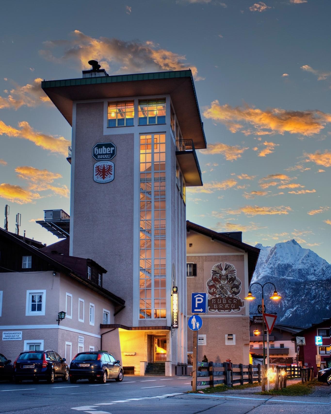 Huberbräu St. Johann in Tirol Turm Nacht